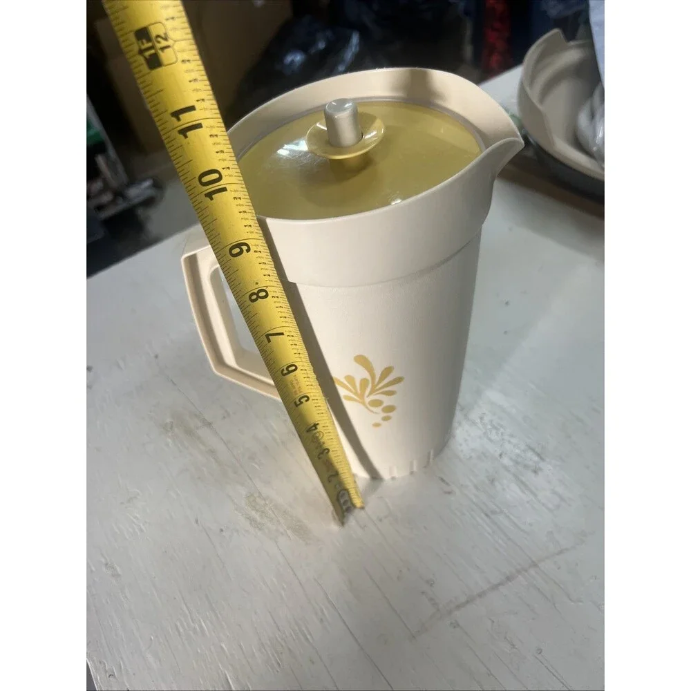 Vintage Tupperware 2 Qt Pitcher Almond Yellow Olive Branch Push Button Lid 800-9